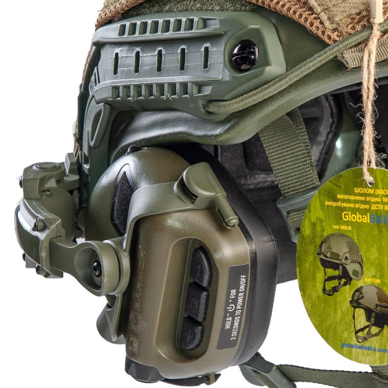 Шлем FAST в кавере. Наушниками Earmor M32H с "Чебурашками".  Олива